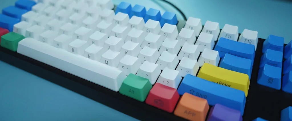 Keyboard Custom Keycaps vs Pre-Built: The Ultimate Showdown of 2024, Comparison Difference between Stock Keycaps and Custom Keycaps in a Mechanical Keyboard, Pre-Built vs Custom Keycaps for Mechanical Keyboard Switches, Scenescoop